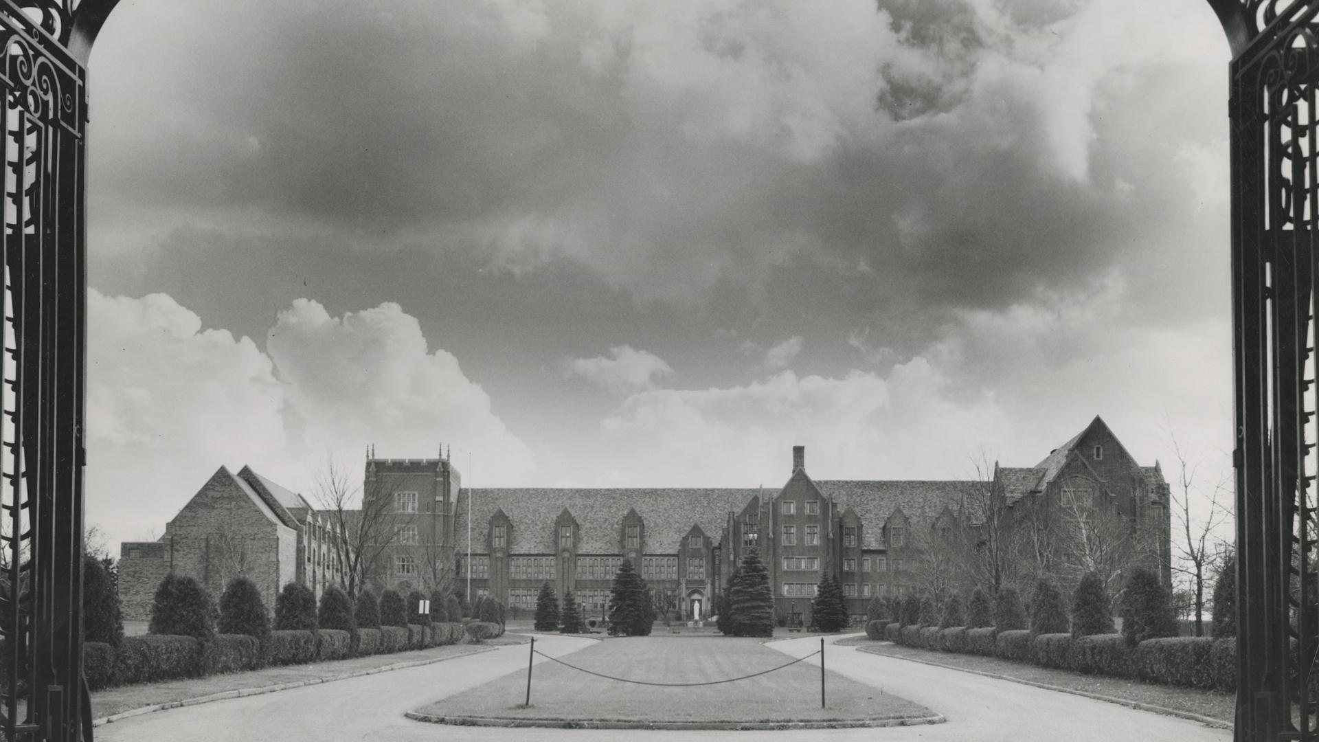 1959 view of campus through gates
