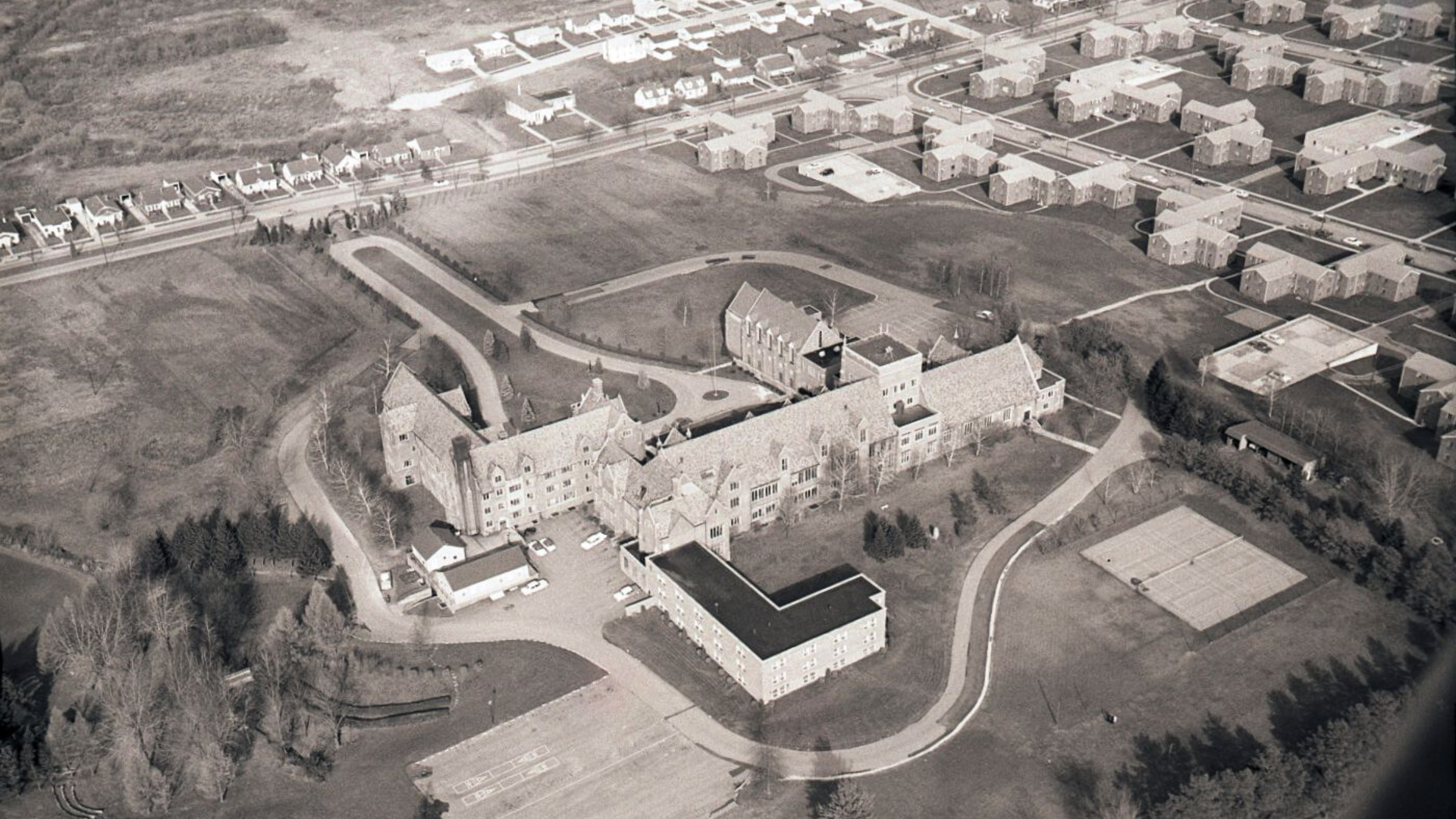 an arial photo of 六合彩开奖记录t College in the 1930s